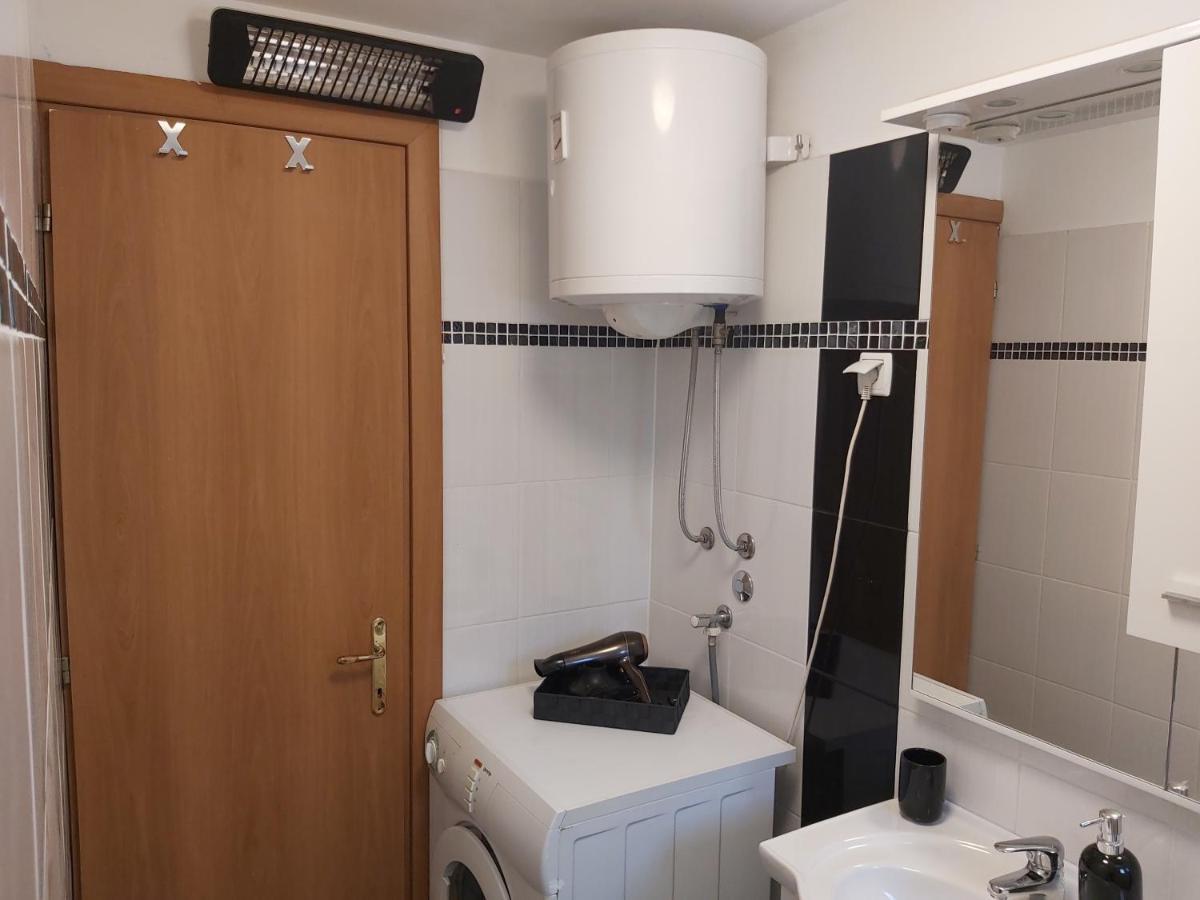 Apartment Jazbina พูลา ภายนอก รูปภาพ
