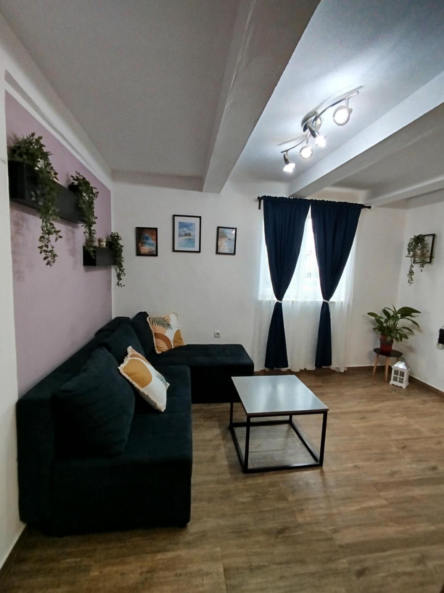 Apartment Jazbina พูลา ภายนอก รูปภาพ